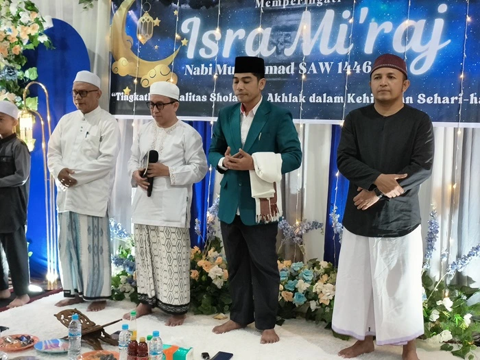 Peringatan Isra Mi’raj di MTs. Al-Kautsar, Ustadz Ahmad Zainuri Ajak Santri Tingkatkan Kualitas Shalat dan Akhlak