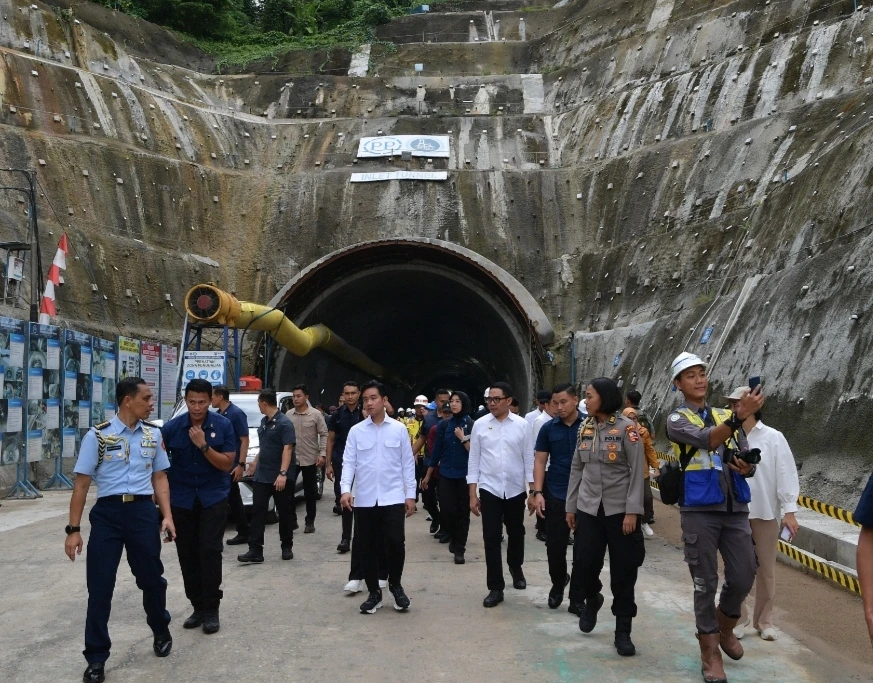 Wapres Gibran Rakabuming Tinjau Program PKG dan Proyek Infrastruktur di Samarinda 3