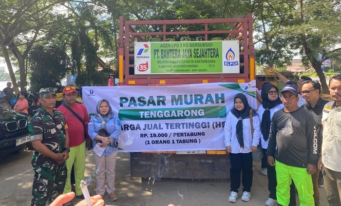 Warga Tenggarong Serbu Operasi Pasar LPG 3 Kg oleh Disperindag Kukar 2