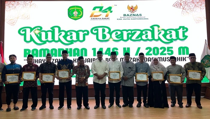 Dispora Kukar Salurkan Zakat Pegawai Rp 55 Juta Lewat UPZ