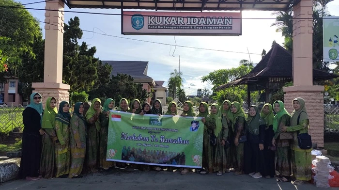 PAC Muslimat NU Tenggarong Gelar Aksi Berbagi Takjil di Bulan Ramadhan 1446 H