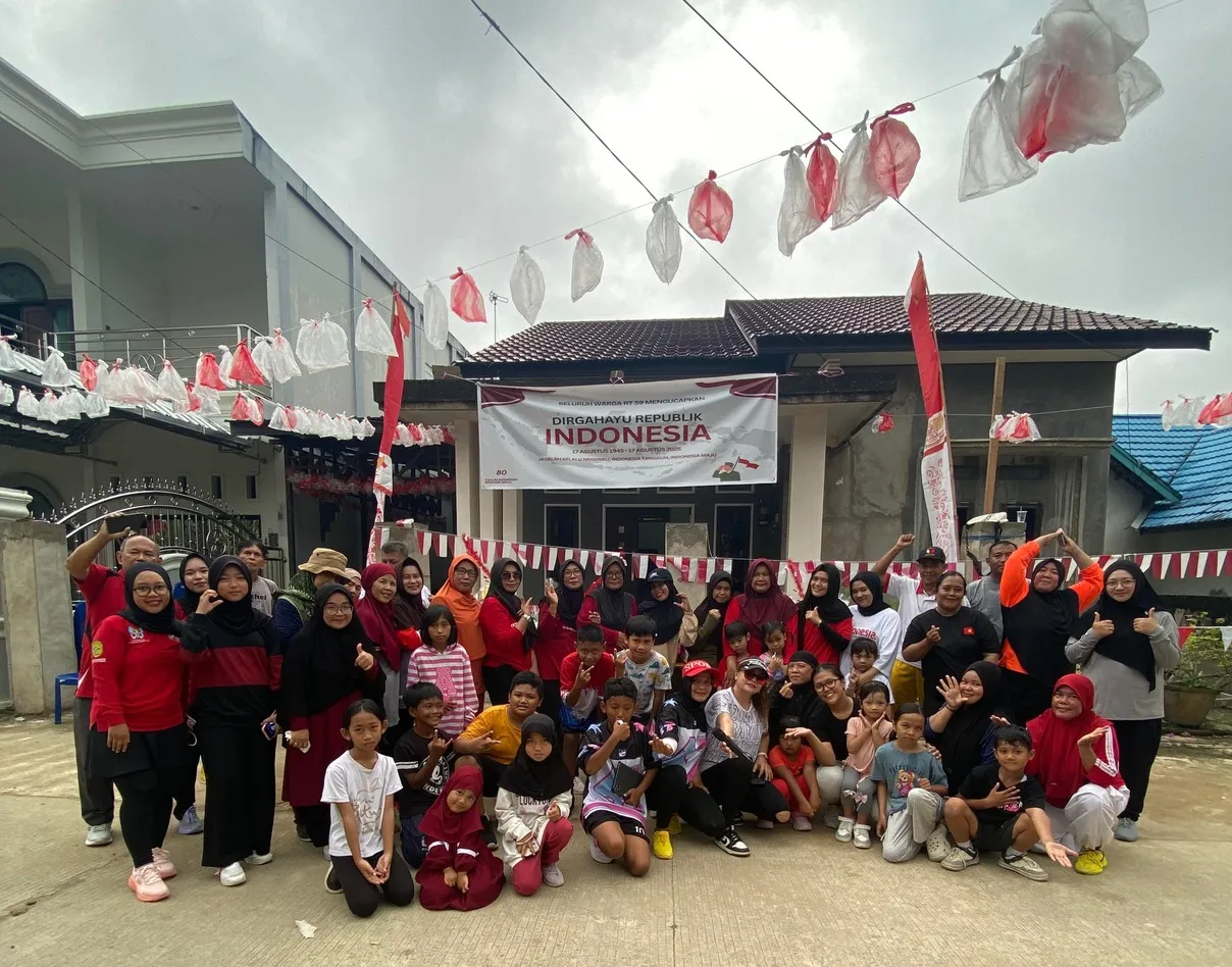 Semarak HUT ke-80 RI di Tenggarong, Warga Perum Korpri RT 39 Kelurahan Melayu Gelar Jalan Santai dan Zumba