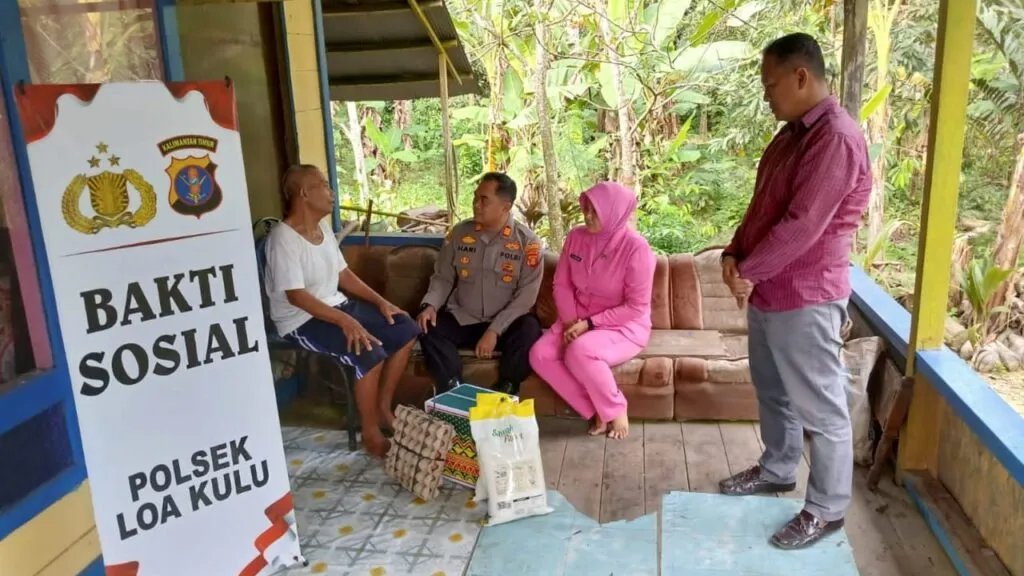 Polsek Loa Kulu Salurkan Sembako untuk Warga Desa Sumber Sari guna Perkuat Silaturahmi dan Kamtibmas