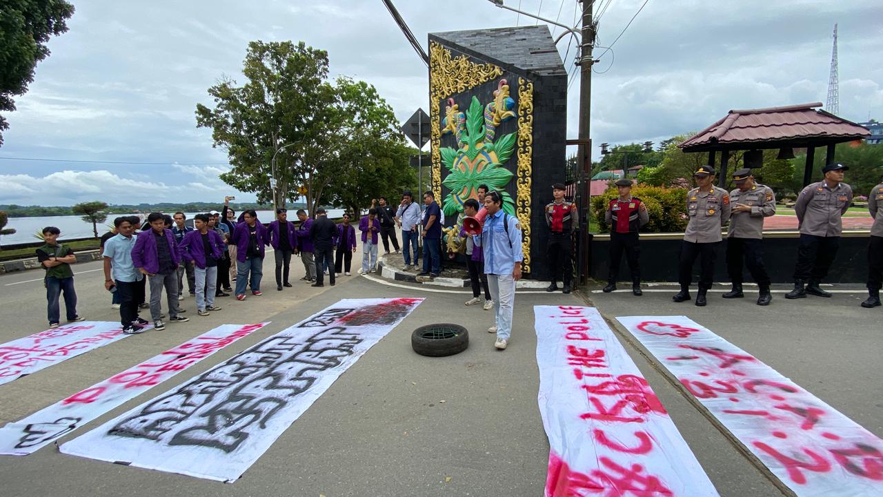 Mahasiswa Unikarta Demo di Polres Kukar, Soroti Dugaan Kekerasan Aparat hingga Tambang Ilegal
