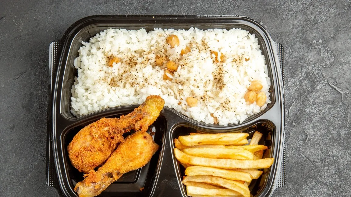 Perjamuan “Bangsa Bisu”: Antara Nasi Kotak dan Hegemoni Nalar