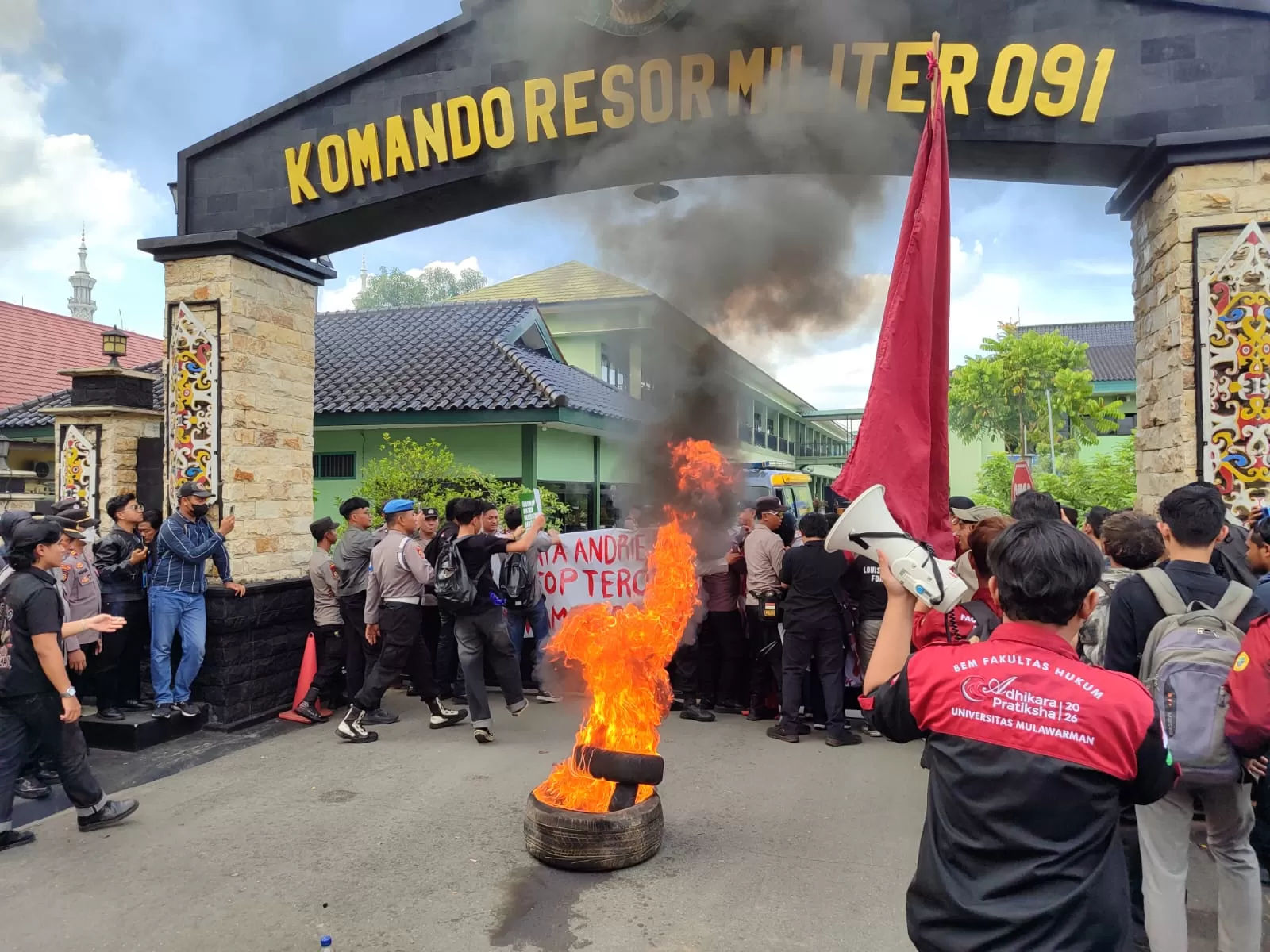 Mahasiswa Desak TNI Tegas Usut Kasus Penyiraman Air Keras Aktivis