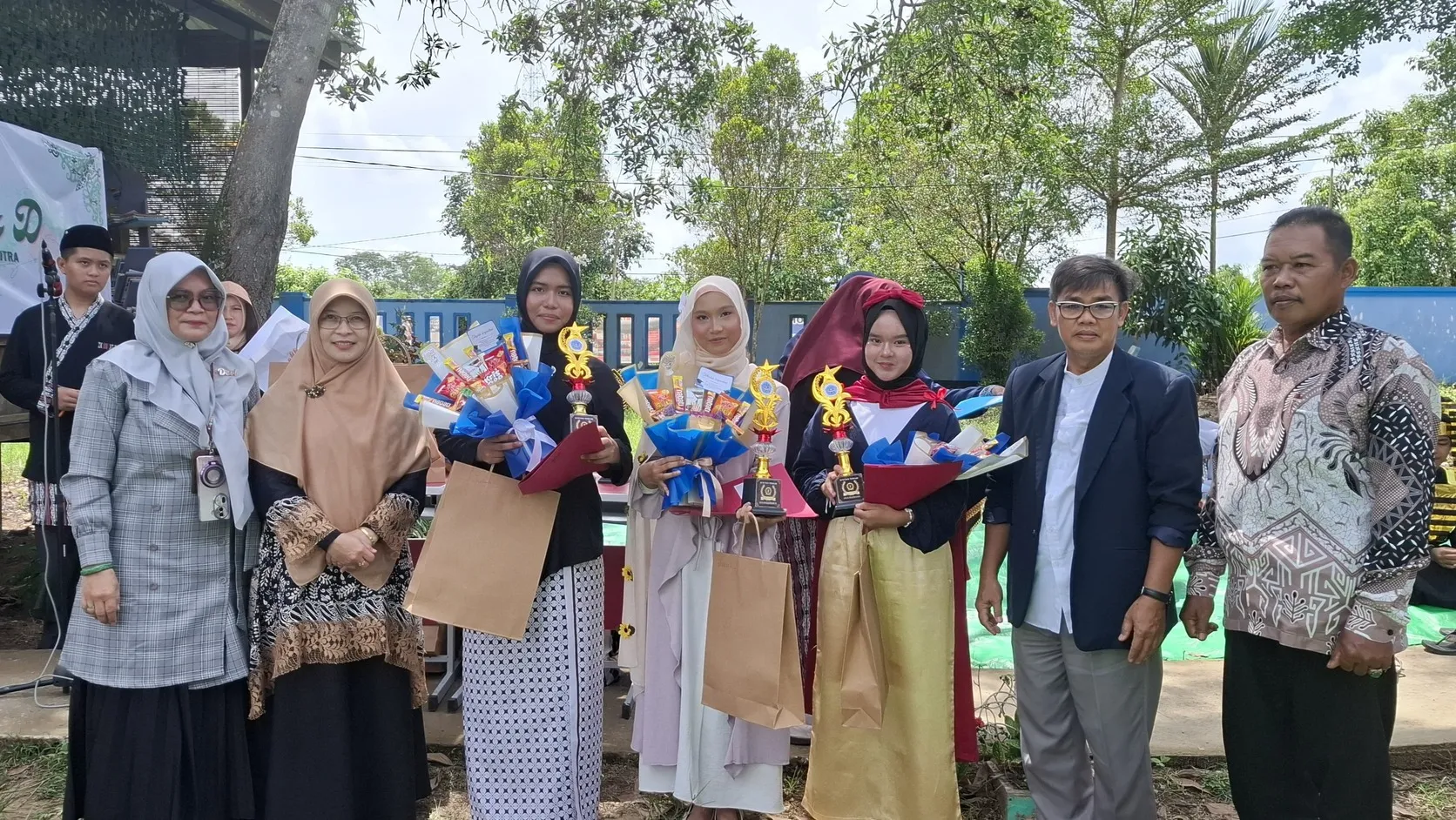 Festival Literasi “Mandik Teapai” Semarakkan Hari Buku Nasional di SMPN 10 Loa Kulu