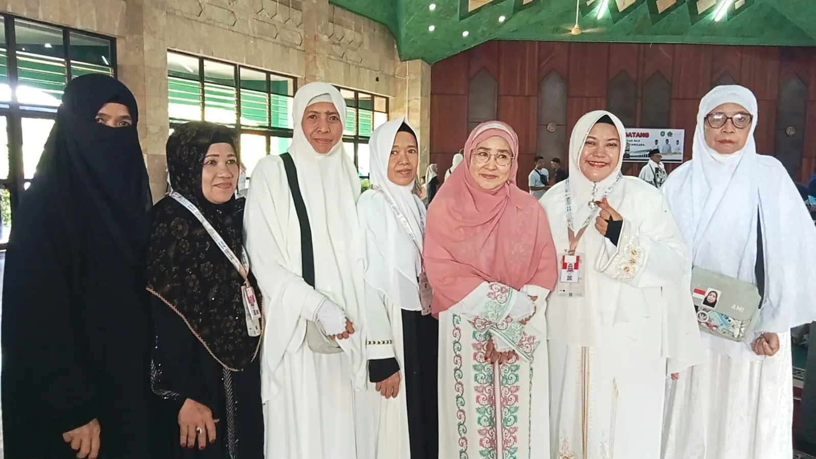 Jemaah Haji Kukar Kloter 6 Tiba di Tenggarong, Seluruh Jemaah Dalam Kondisi Sehat 10 WhatsApp Image 2026 06 15 at 13.17.08